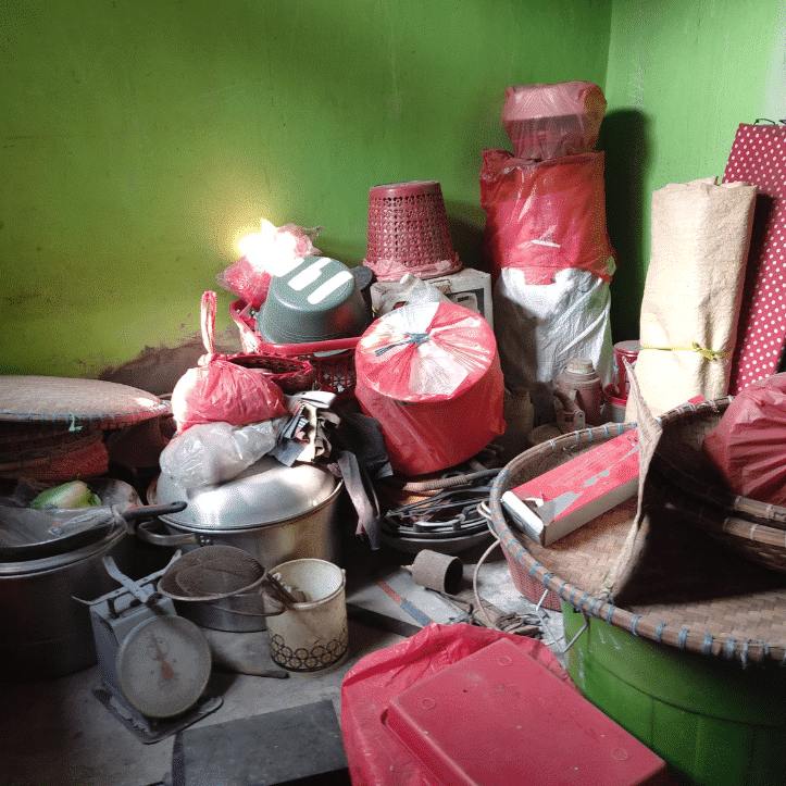 Sorting & Organising Belongings Hoarder Cleaning